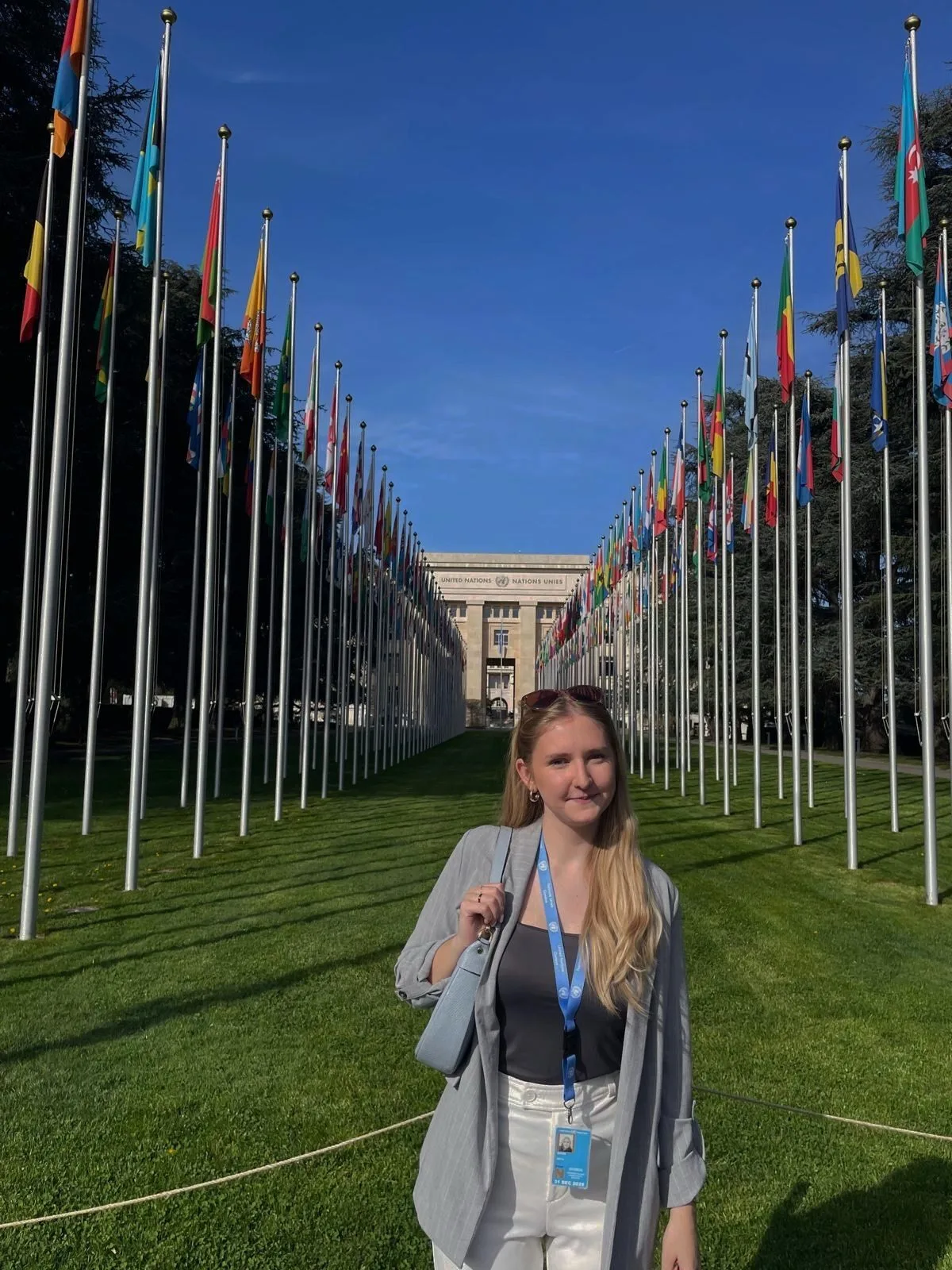 Charlotte Zehrer standing in frount of the UN building in Geneva