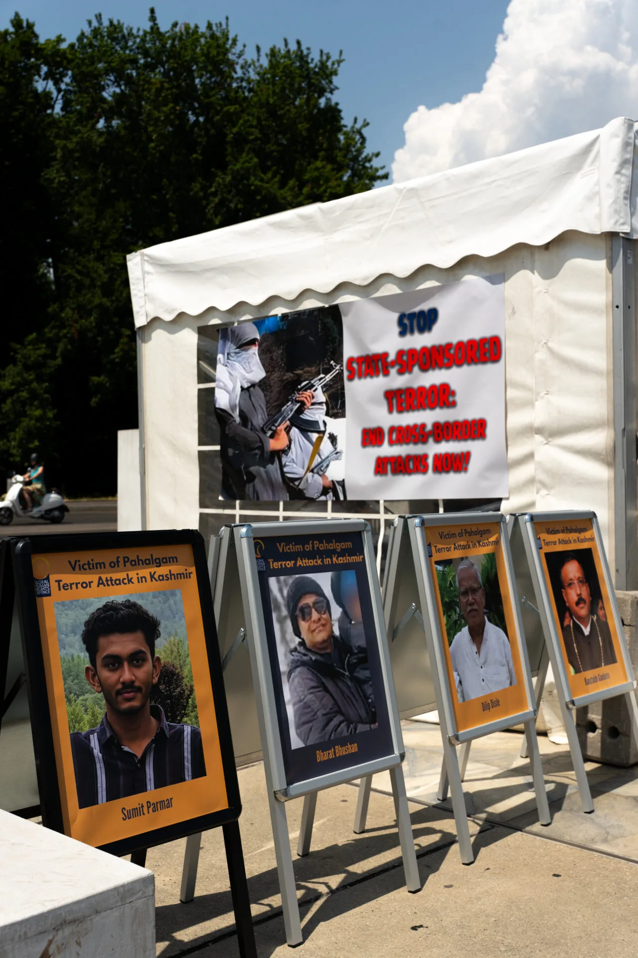 UN photo exhibition victims of Kashmir attack