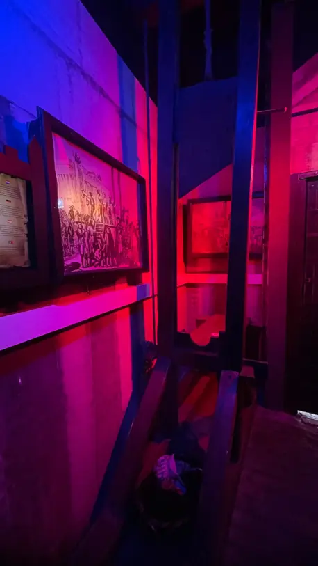Guillotine / execution exhibit at Amsterdam’s Torture Museum.